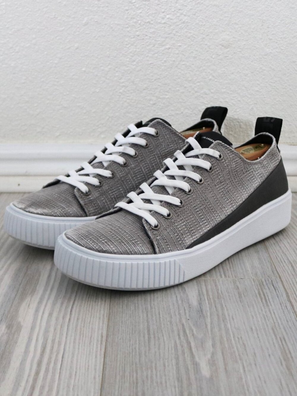 Karl Lagerfeld Paris Men's Gray Two-Tone Low Top Designer Sneakers LF1S Size 9M